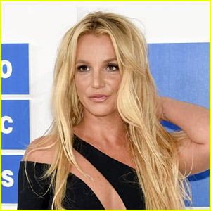 britney spears nude beach|Britney Spears goes completely naked on the beach in beautiful。